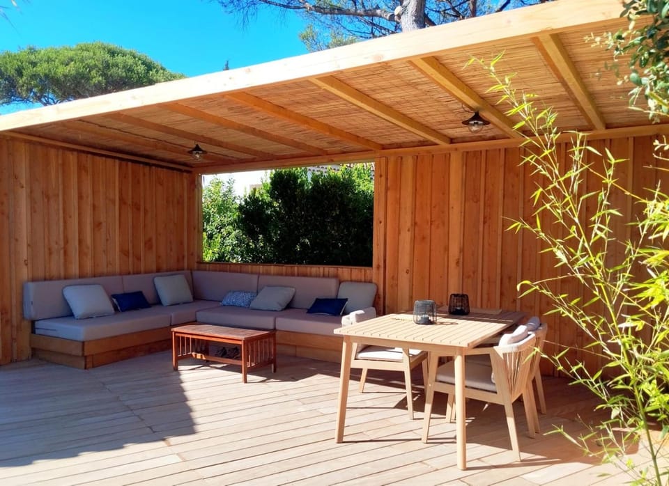 villacoucourelle saintemaximecom quiet near beach & center with sea and garden views Villa in Sainte-Maxime