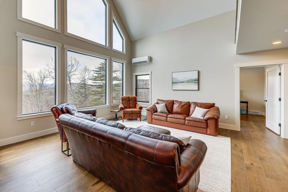 Mountain-View Home in Stoneham w/ Hot Yoga Studio! House in Lovell