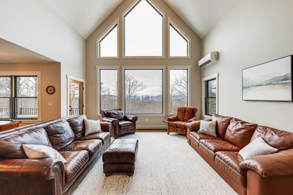 Mountain-View Home in Stoneham w/ Hot Yoga Studio! House in Lovell