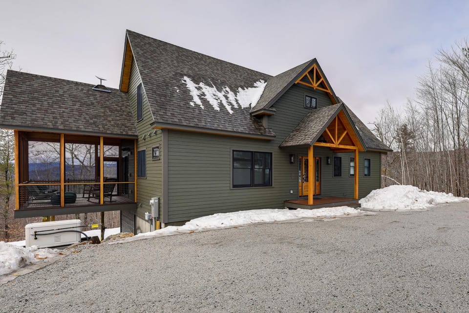 Mountain-View Home in Stoneham w/ Hot Yoga Studio! House in Lovell
