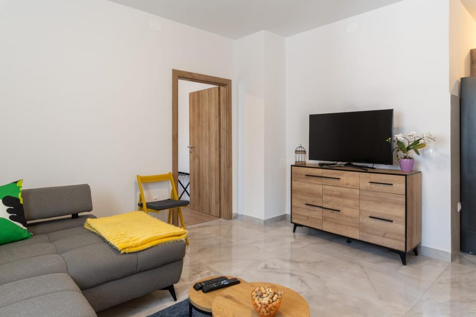 TV and multimedia, Seating area