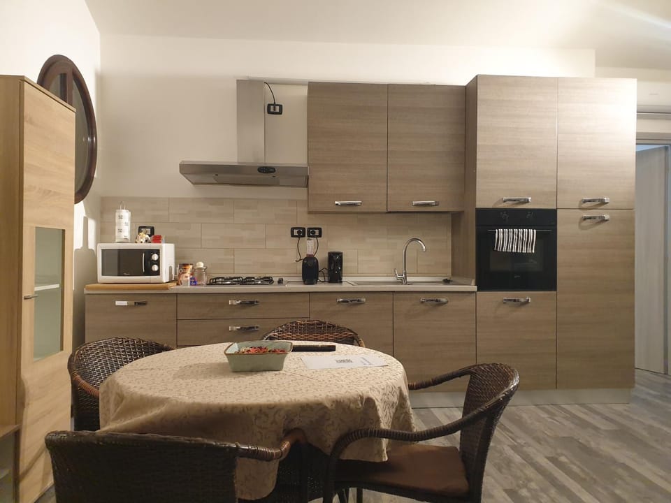 Coffee/tea facilities, Dining area, minibar, pet friendly, stove, toaster