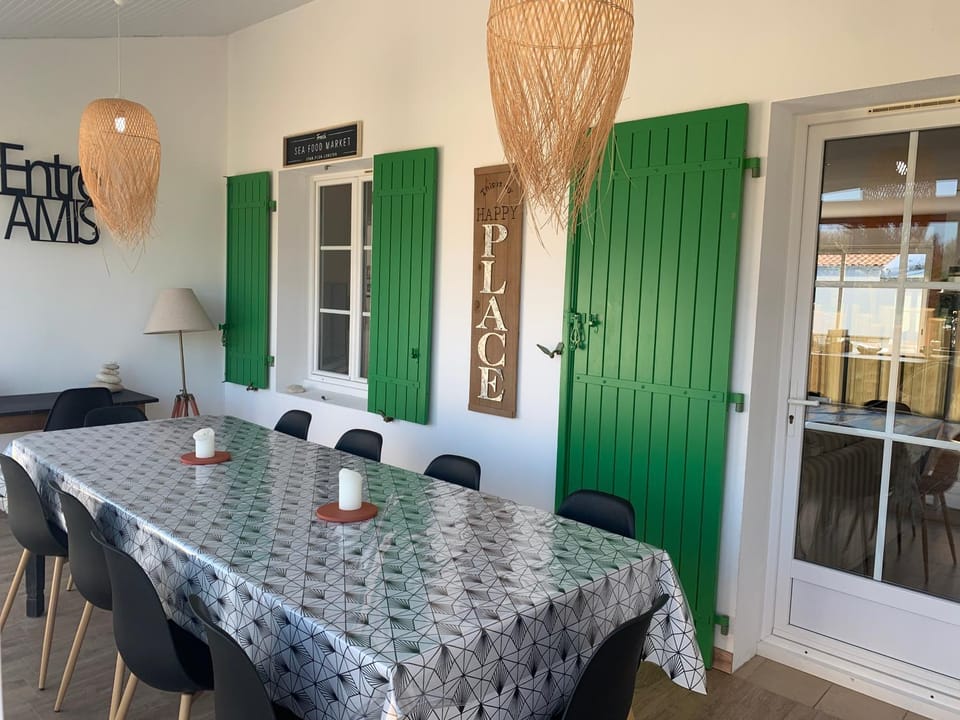 Maison 10/12 pers à 5 min du Phare des Baleines House in Nouvelle-Aquitaine