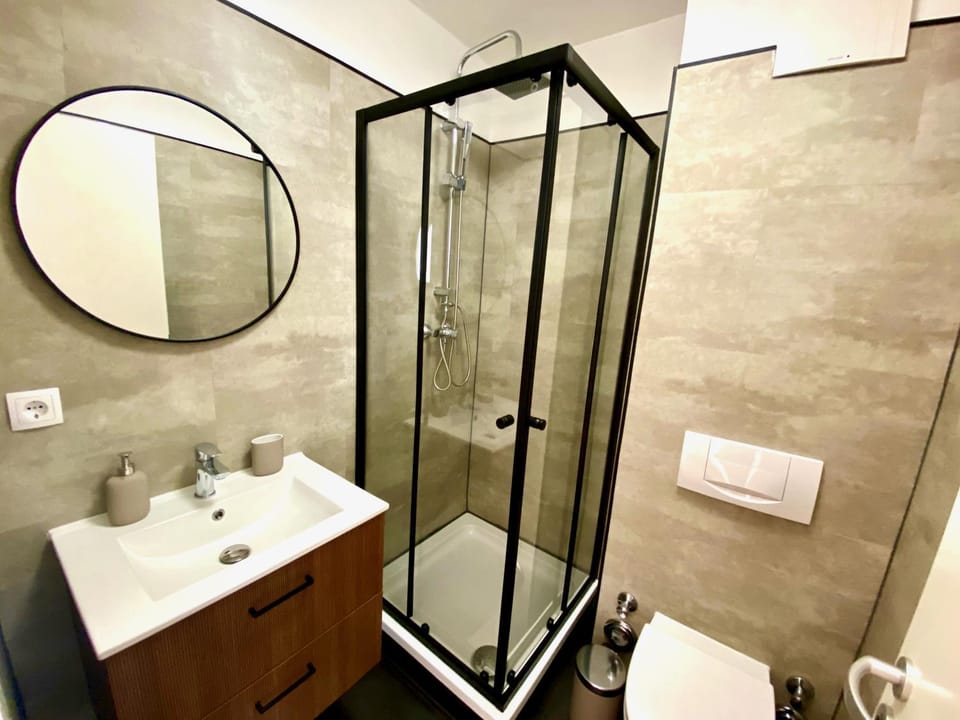 Shower, Toilet, Bathroom