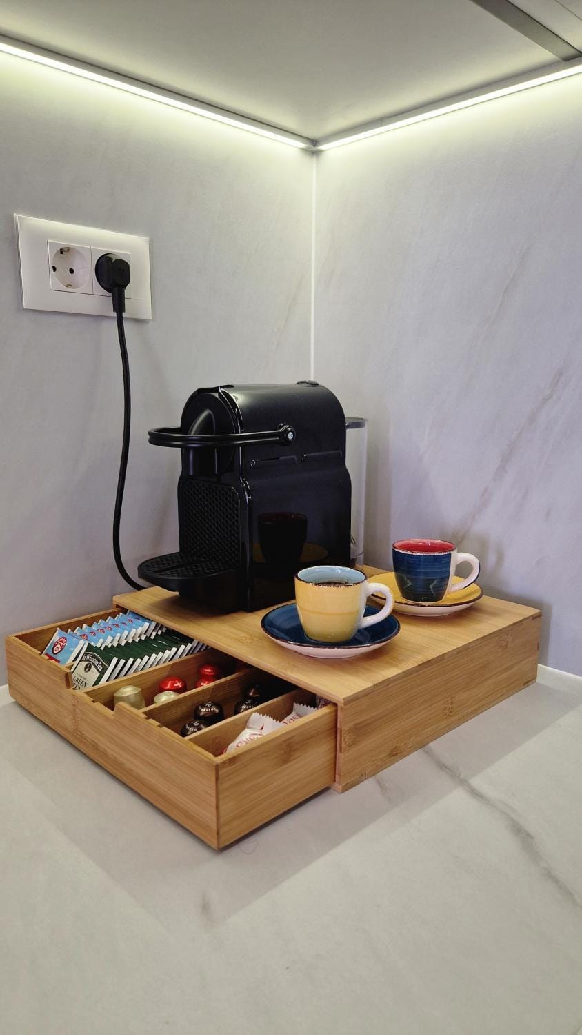Coffee/tea facilities, kitchen
