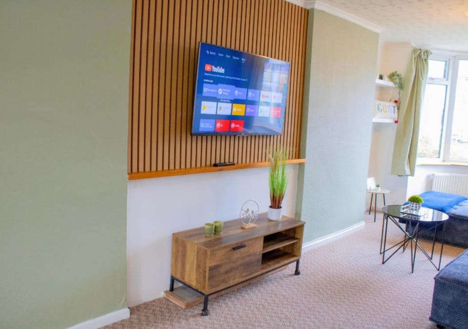 Communal lounge/ TV room, TV and multimedia