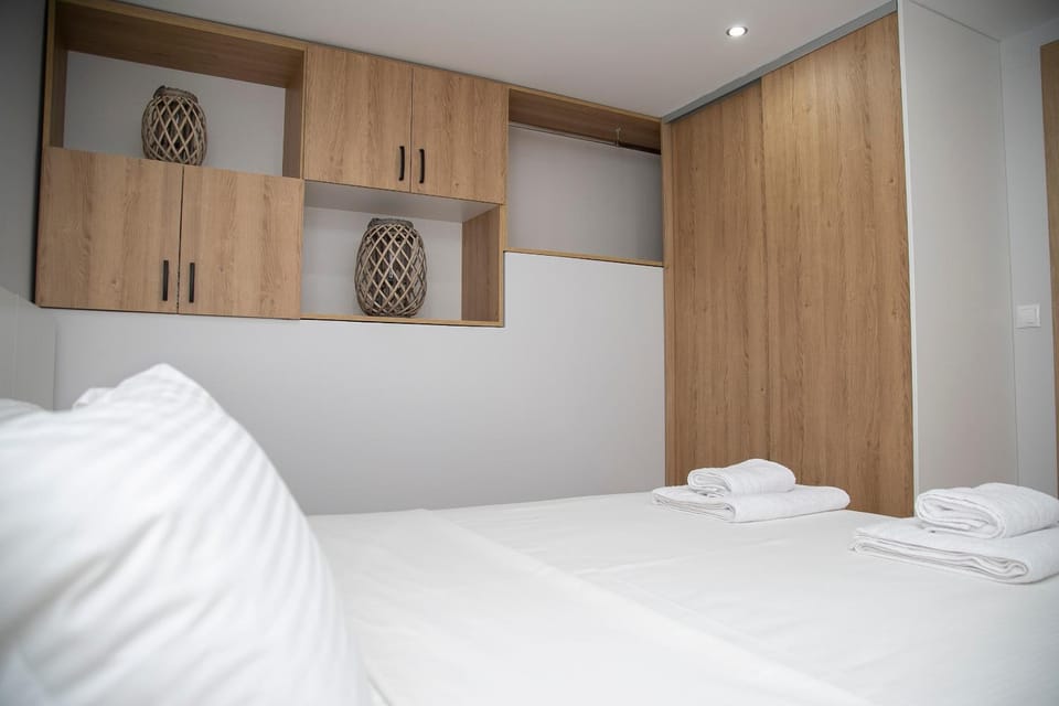 Bedroom, wardrobe