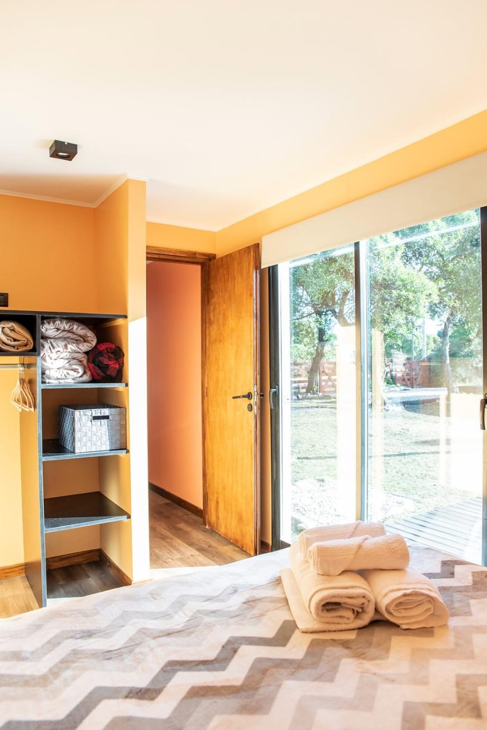 Photo of the whole room, Bedroom, wardrobe