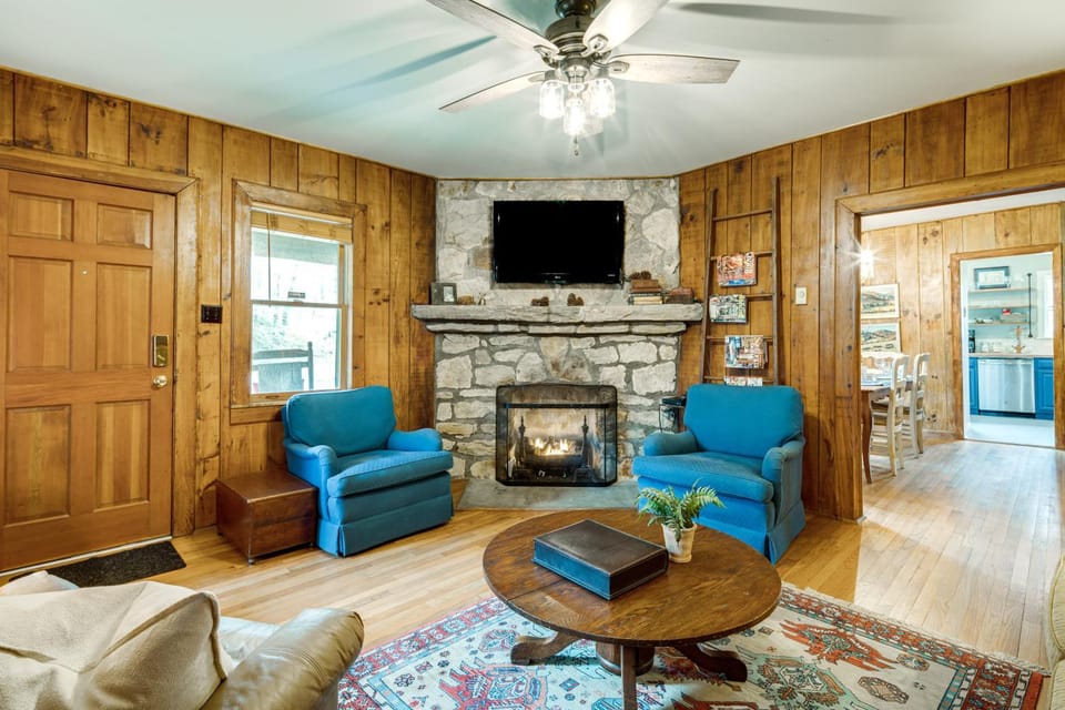 Peaceful Hendersonville Cabin - Hot Tub & Fire Pit Cabin in Tennessee