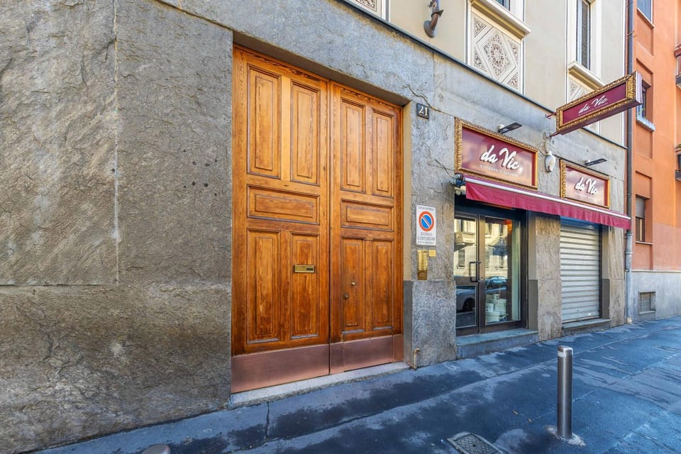 Property building, Facade/entrance, Day