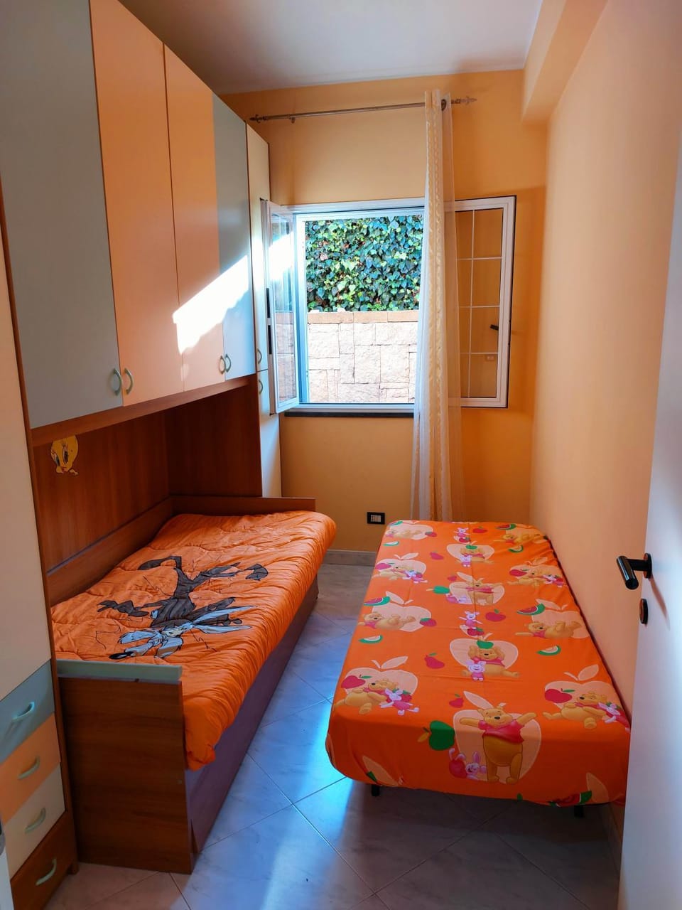 Bed, Photo of the whole room, wardrobe