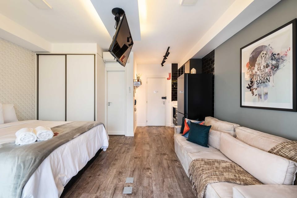 Bed, TV and multimedia, Living room, Photo of the whole room, Bedroom, air conditioner