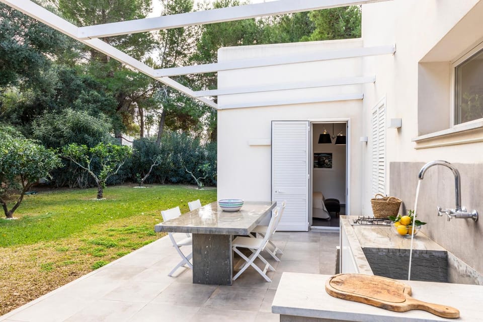 Patio, Day, BBQ facilities, Garden, Garden, Dining area, Garden view