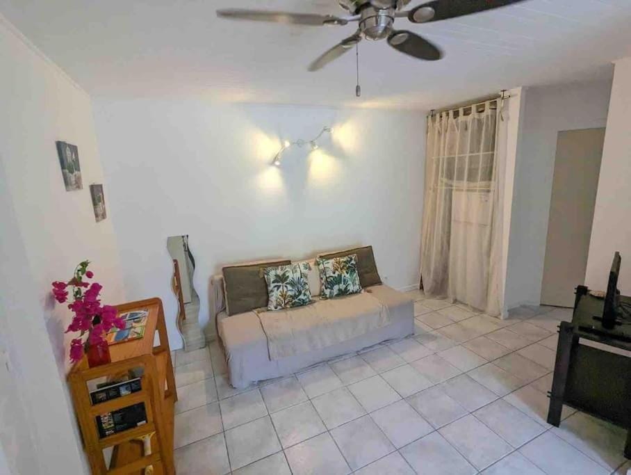 Tikoule t2 avec piscine Trois Ilets Apartment in Les Trois-Îlets