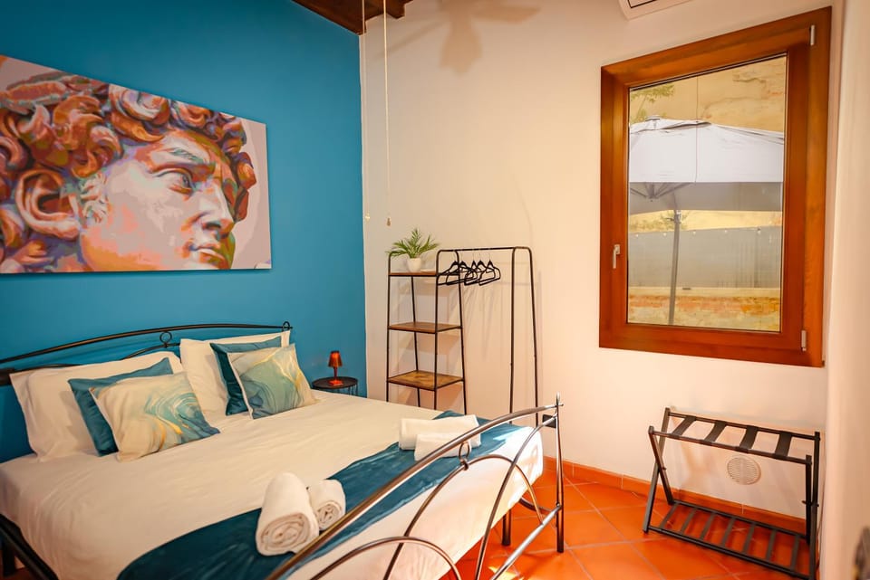 Bed, Photo of the whole room, Decorative detail, Bedroom