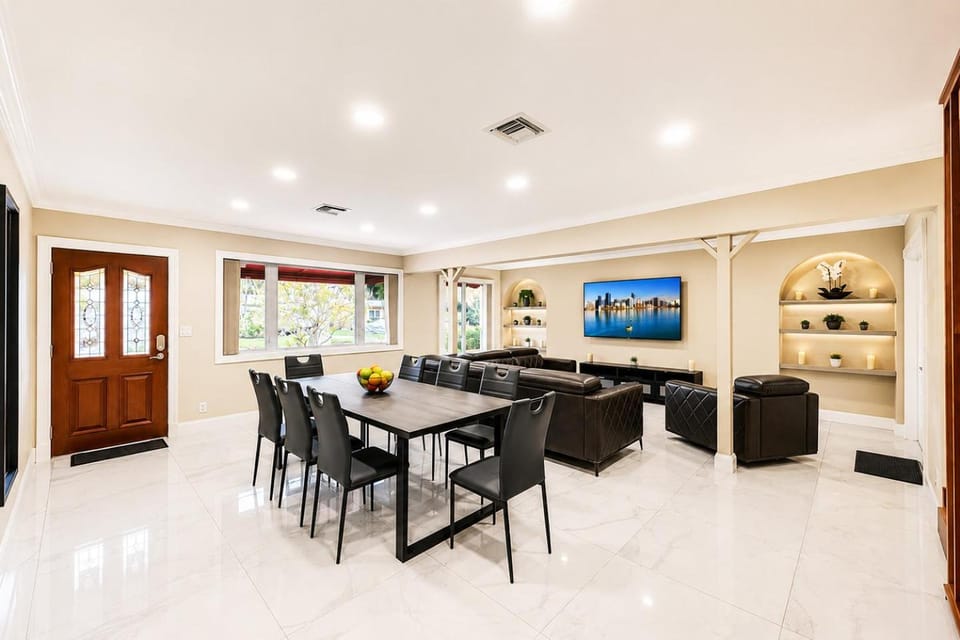 TV and multimedia, Living room, Seating area