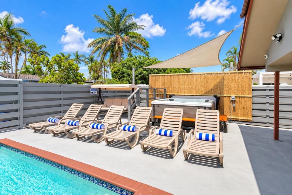 Patio, Hot Tub, Swimming pool, sunbed