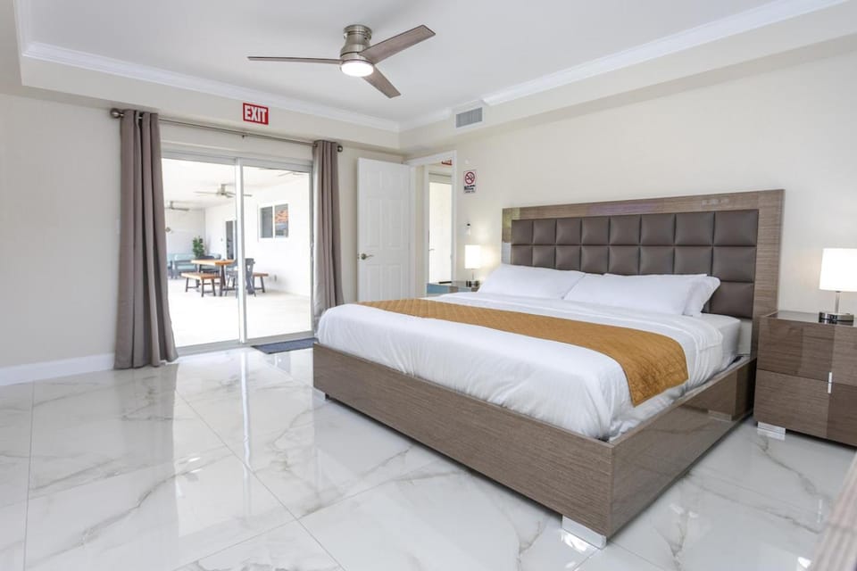 Kitchen or kitchenette, minibar, pet friendly, stove, toaster