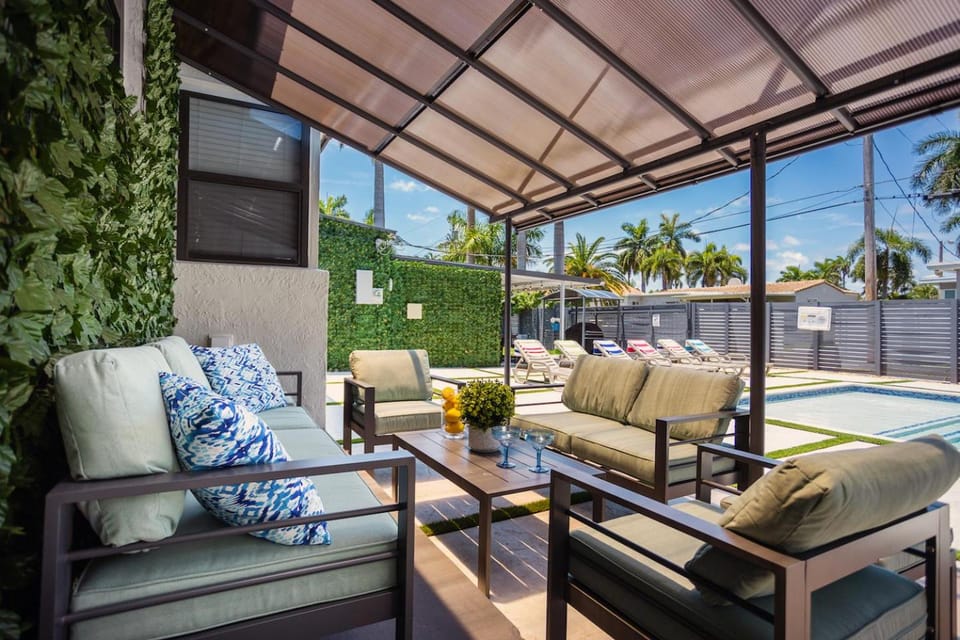 Patio, Balcony/Terrace, Balcony/Terrace, sunbed