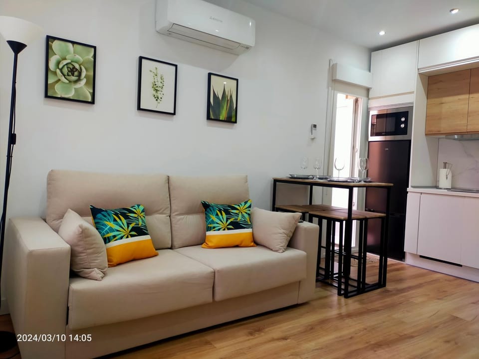 Living room, Dining area, air conditioner