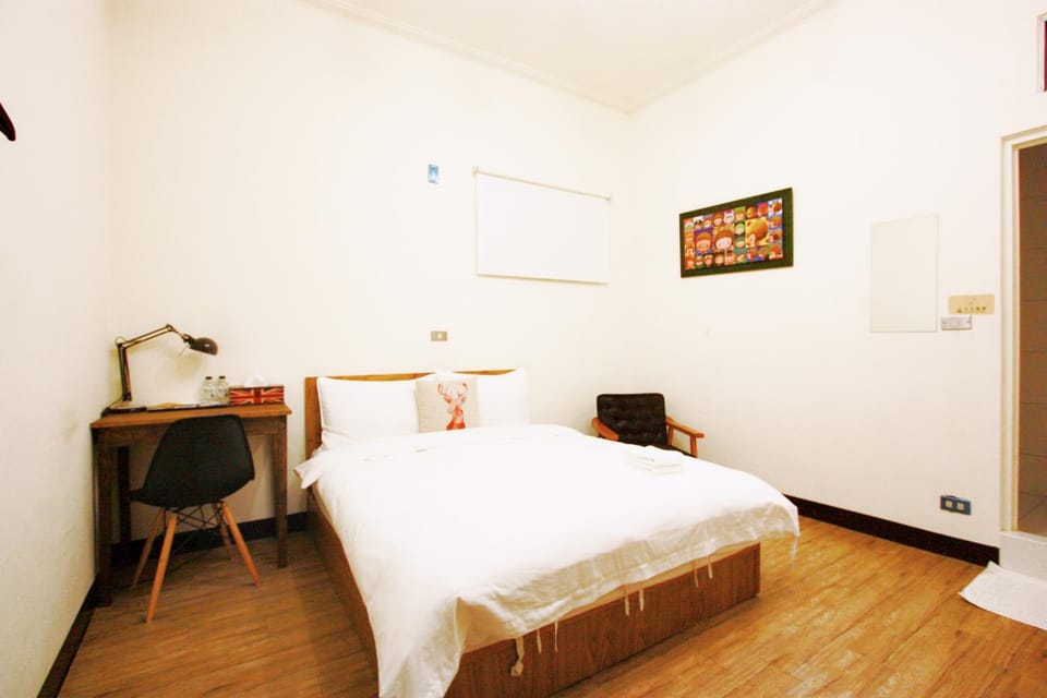 Photo of the whole room, bunk bed