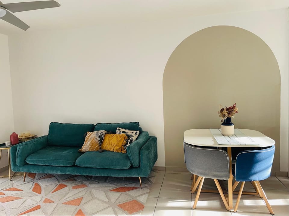 Living room, Seating area, Dining area