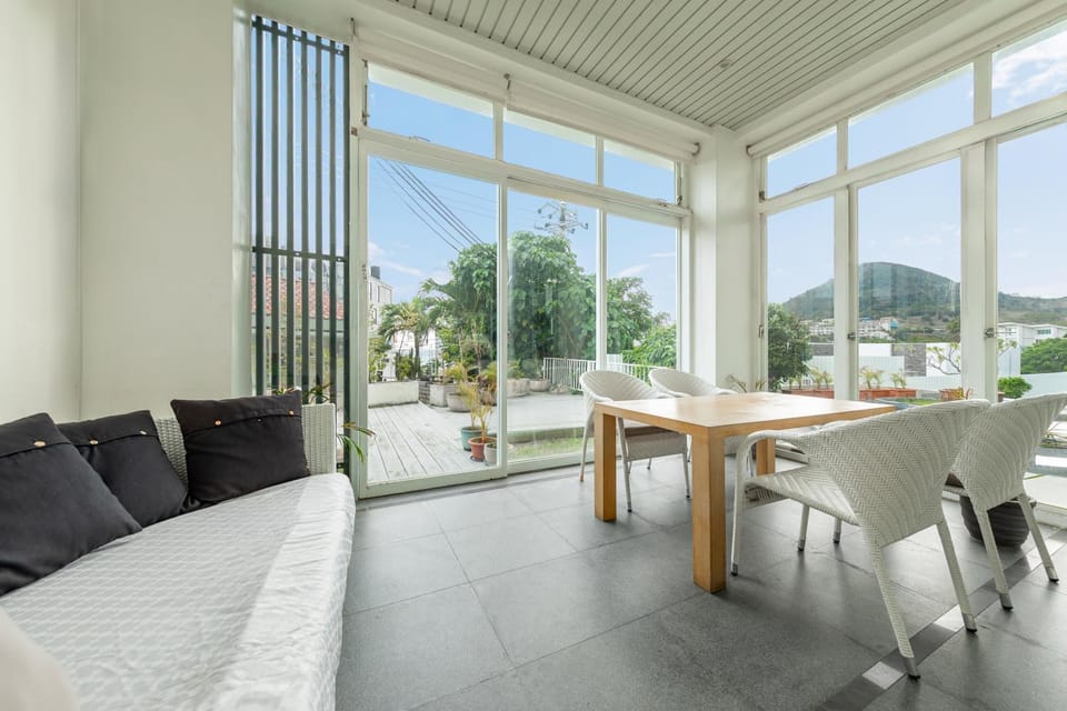 Communal lounge/ TV room
