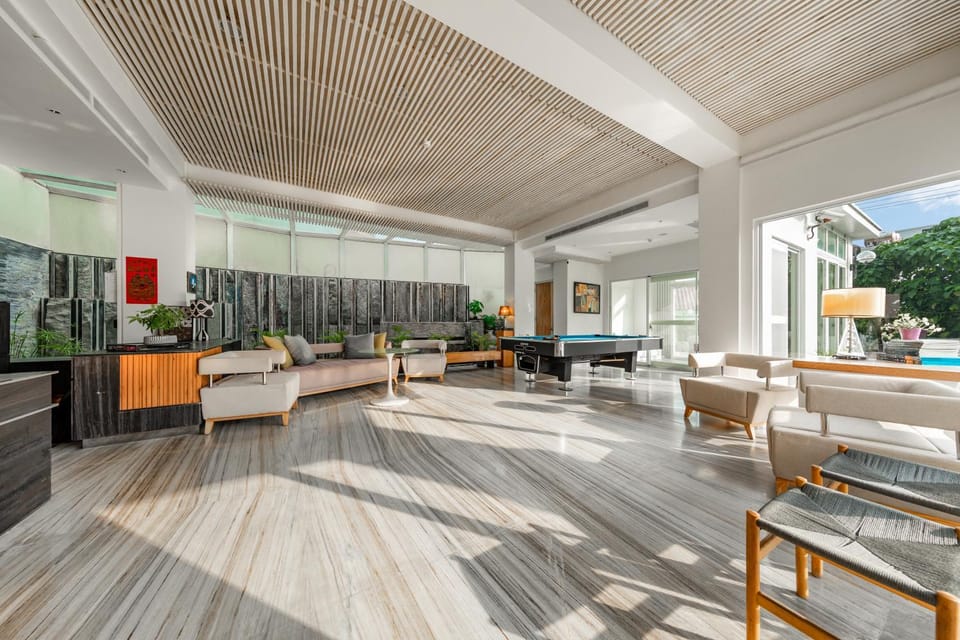Communal lounge/ TV room