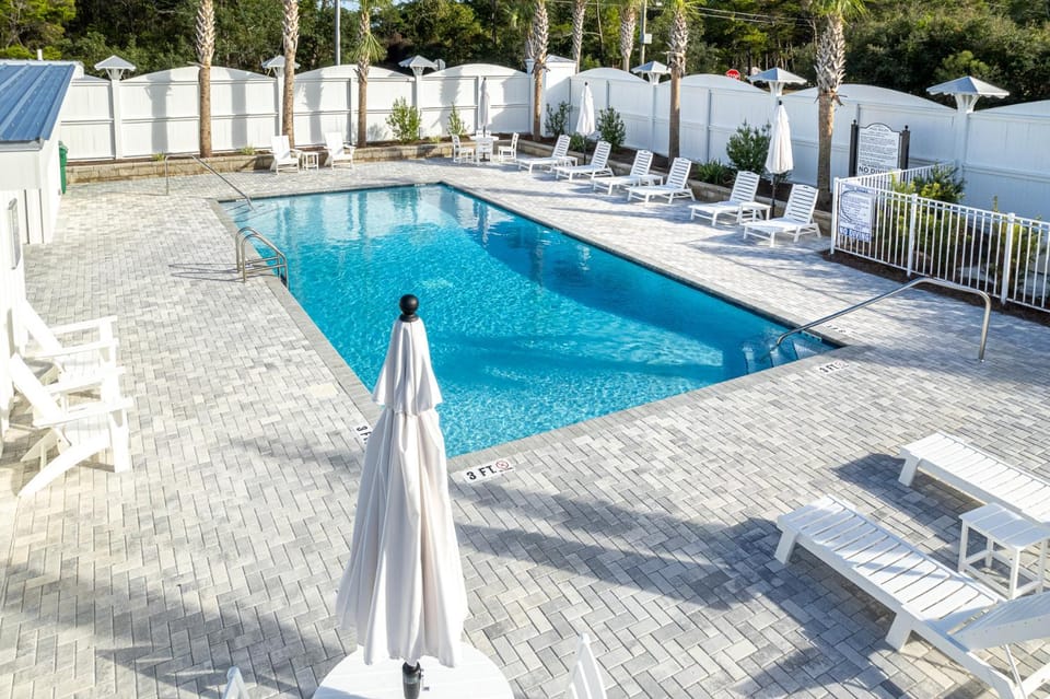 Salty Sons 4 BR and just minutes to the Beach Rosemary and 30Avenue House in Inlet Beach
