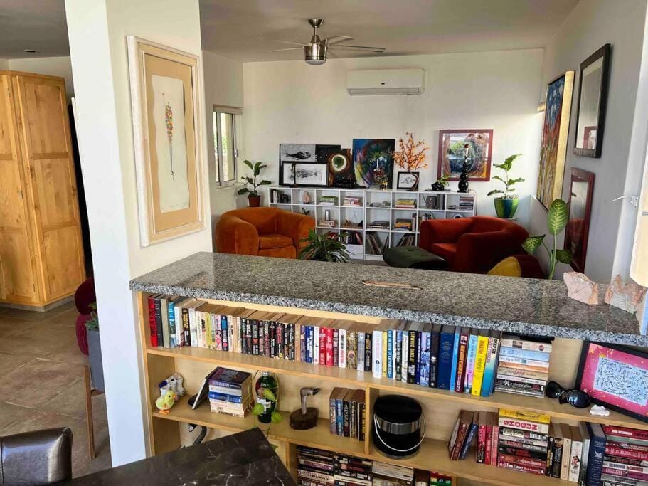 Library, Lounge or bar, oven