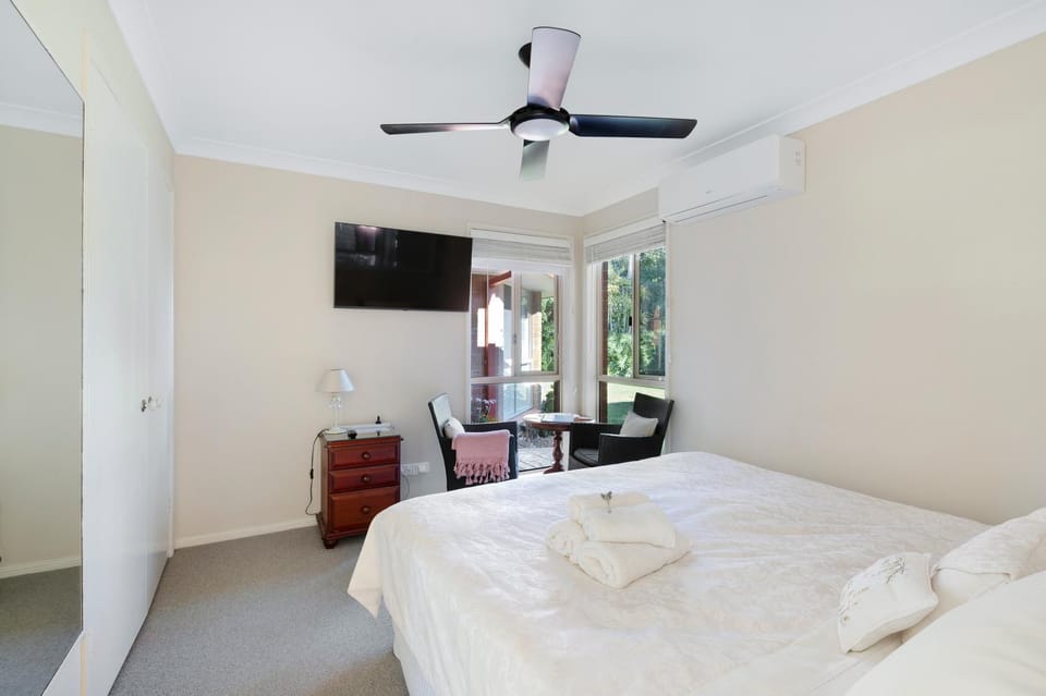 TV and multimedia, Bedroom, Garden view, air conditioner