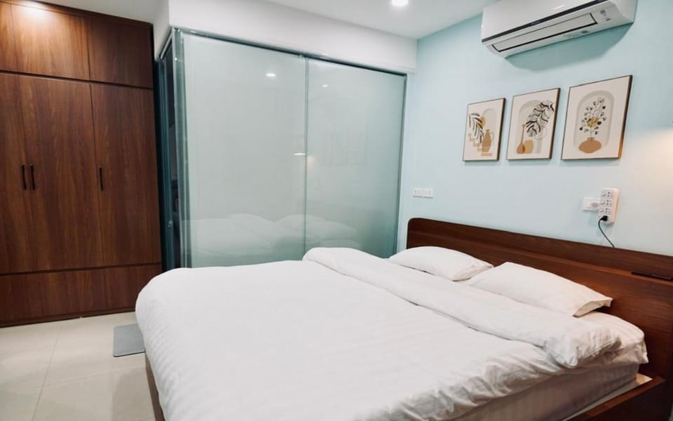 Bed, Bedroom, wardrobe, air conditioner