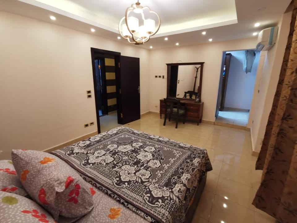 2BR with Nile overlooking Apartment in Cairo