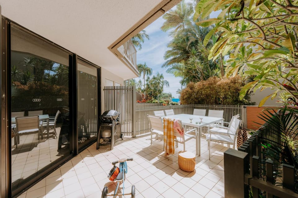 Day, Garden, Balcony/Terrace, Living room, Seating area, Garden view