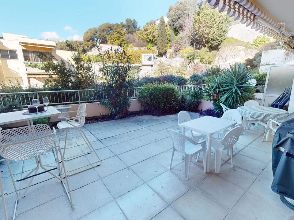 Grand 3P climatisé avec terrasse dans résidence calme avec piscine - FR-1-196-350 Apartment in Menton
