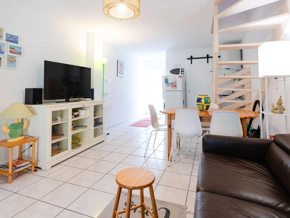 Pavillon cosy 5 pers, 2 terrasses, à 150m de la plage - FR-1-409-259 Villa in Narbonne