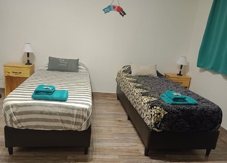 Bed, towels
