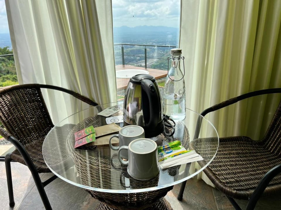Coffee/tea facilities, Dining area