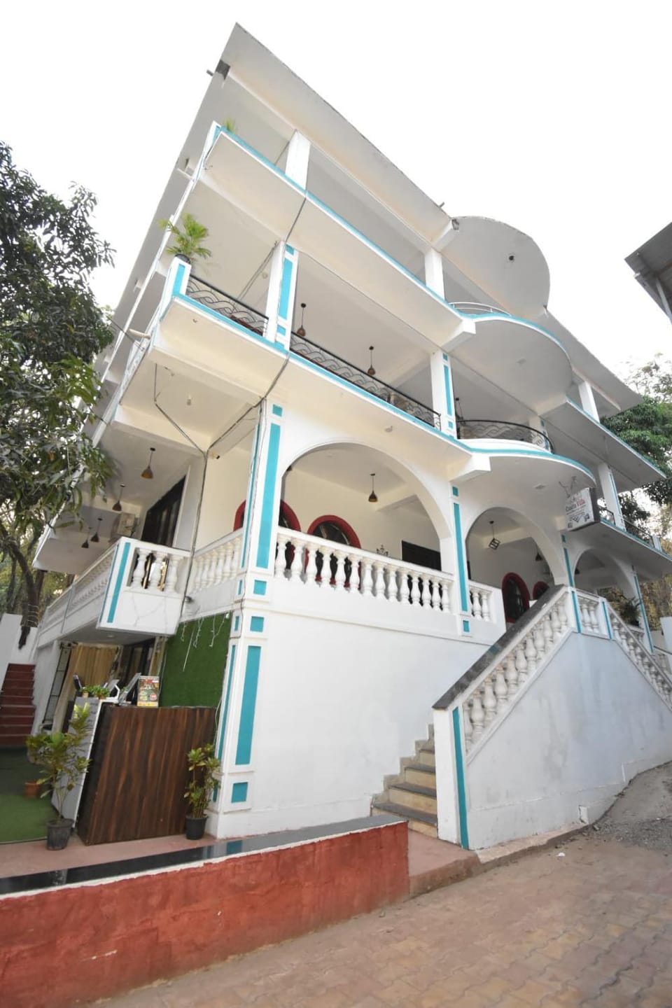Hotel blue ocean studio rooms with kitchen baga beach Apartment in Calangute