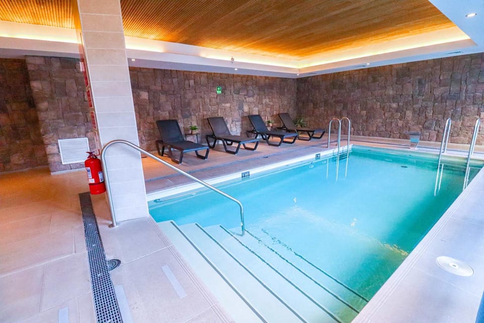 Pool view, Swimming pool, sunbed