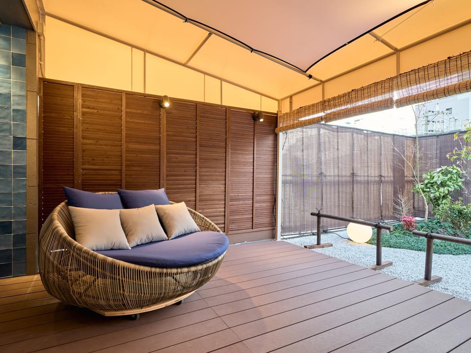 Patio, Day, Balcony/Terrace, Seating area
