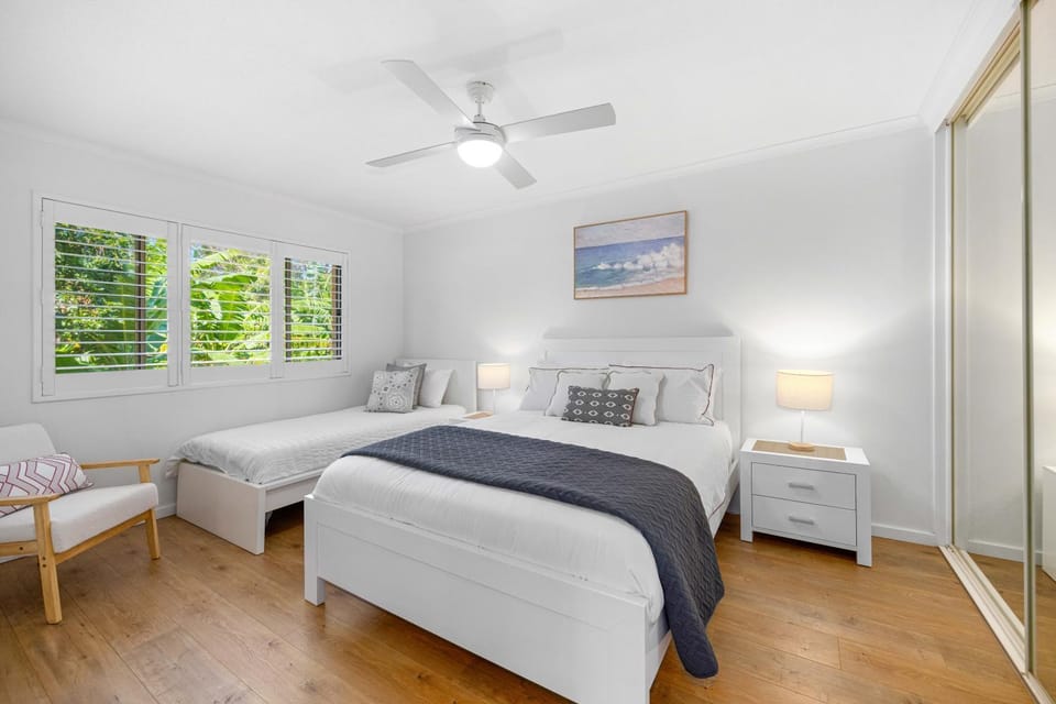 Bed, Photo of the whole room, Bedroom, wardrobe