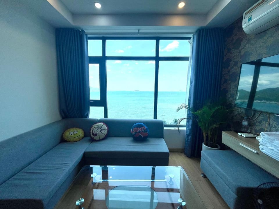 Natural landscape, Living room, Seating area, Sea view, air conditioner