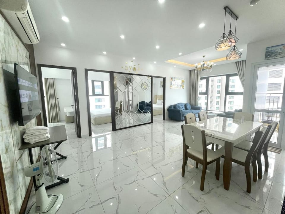 TV and multimedia, Kitchen or kitchenette, Living room, Seating area, Dining area, air conditioner