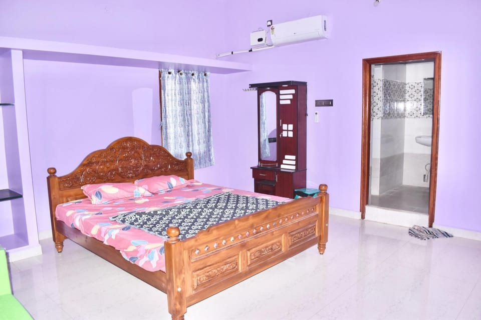 Bed, Photo of the whole room, Bedroom, air conditioner