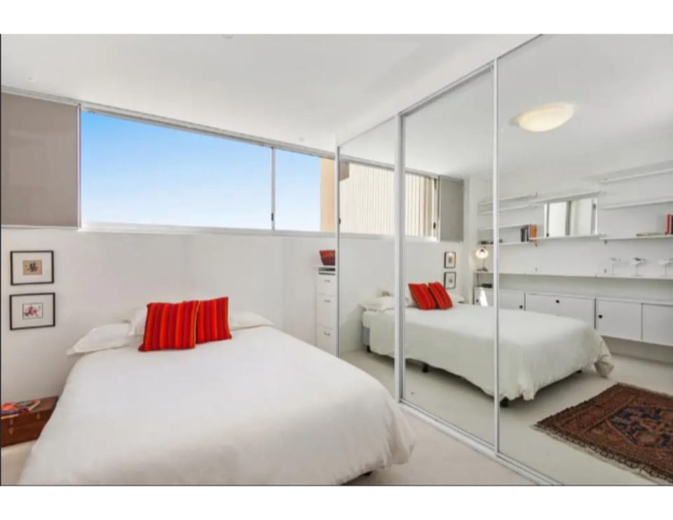Beachside Paradise - Ocean Views, Central Position Apartment in Manly