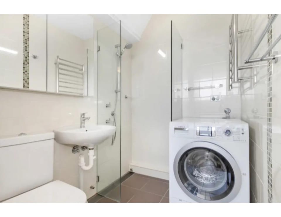 Beachside Paradise - Ocean Views, Central Position Apartment in Manly