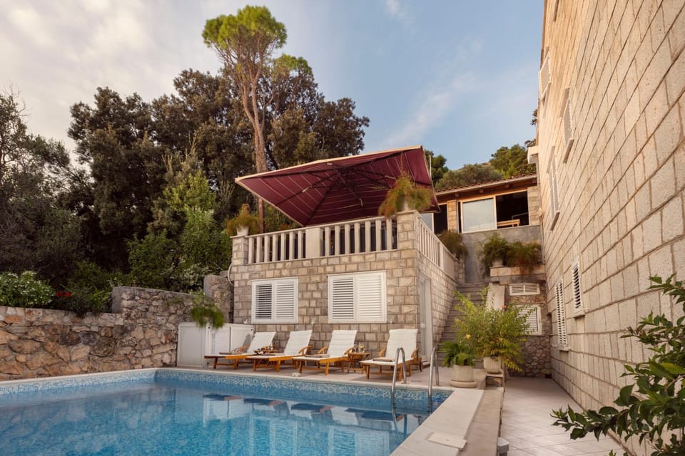 Property building, Swimming pool, sunbed