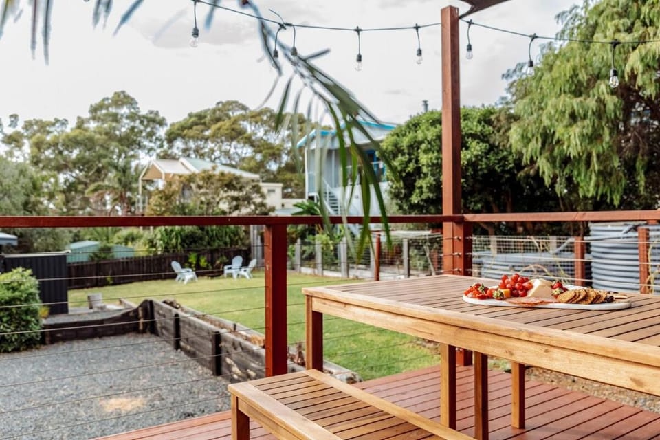 Hilltop Hideaway ~ Bay of Fires House in Binalong Bay