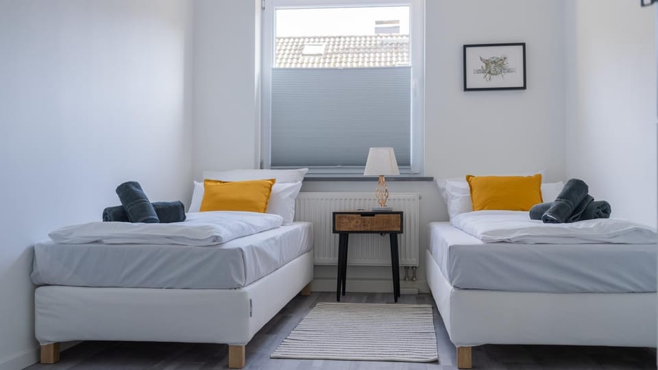 Bedroom, towels